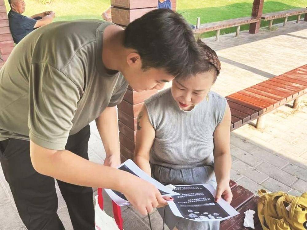 魏县县委网信办向群众宣传网络虚假信息的危害性